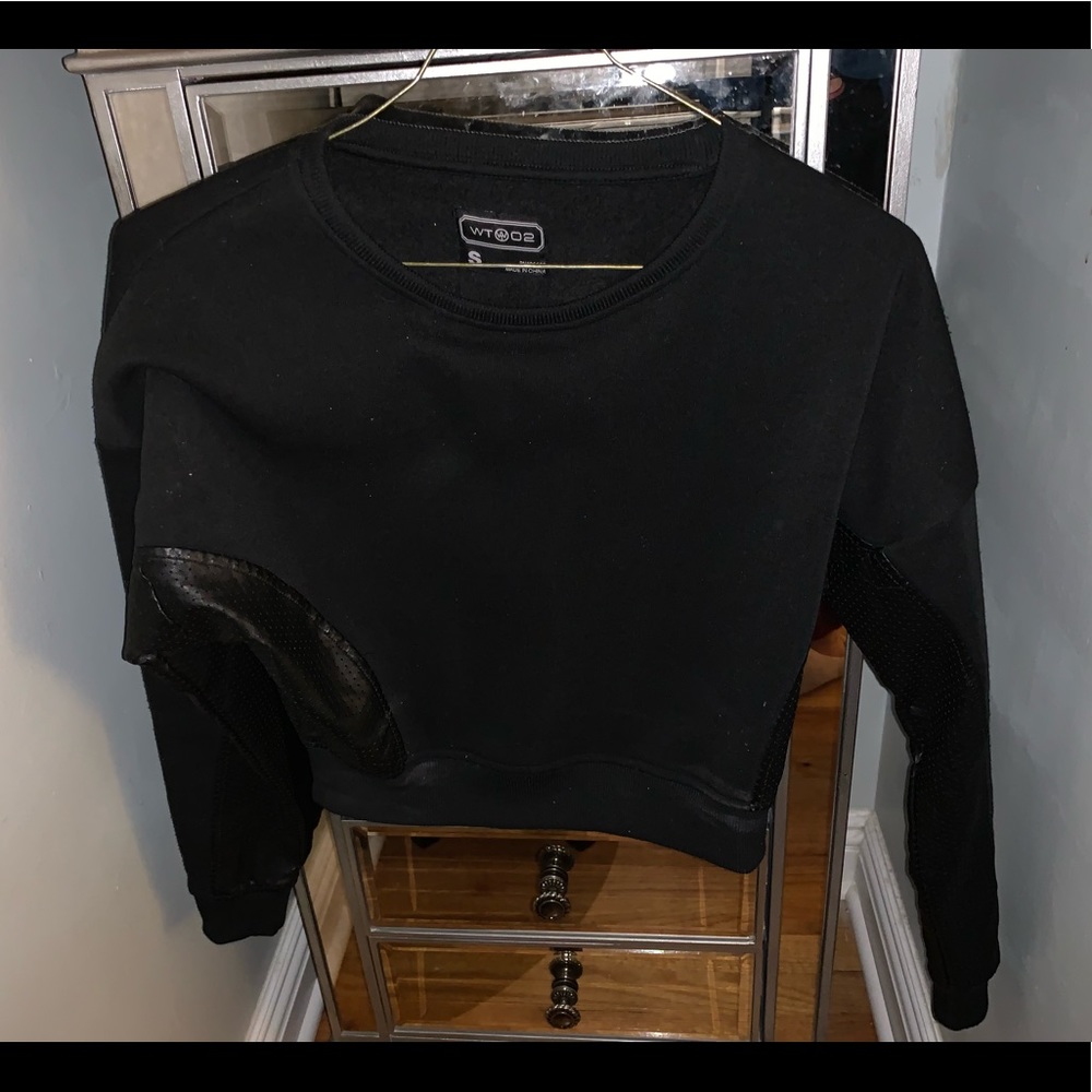 Black sweatshirt
